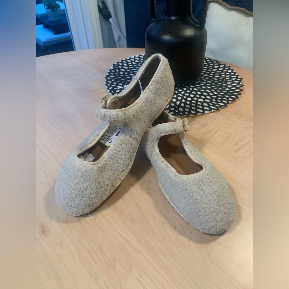 NWT Universal Thread faux fur flat ballet shoes size 11